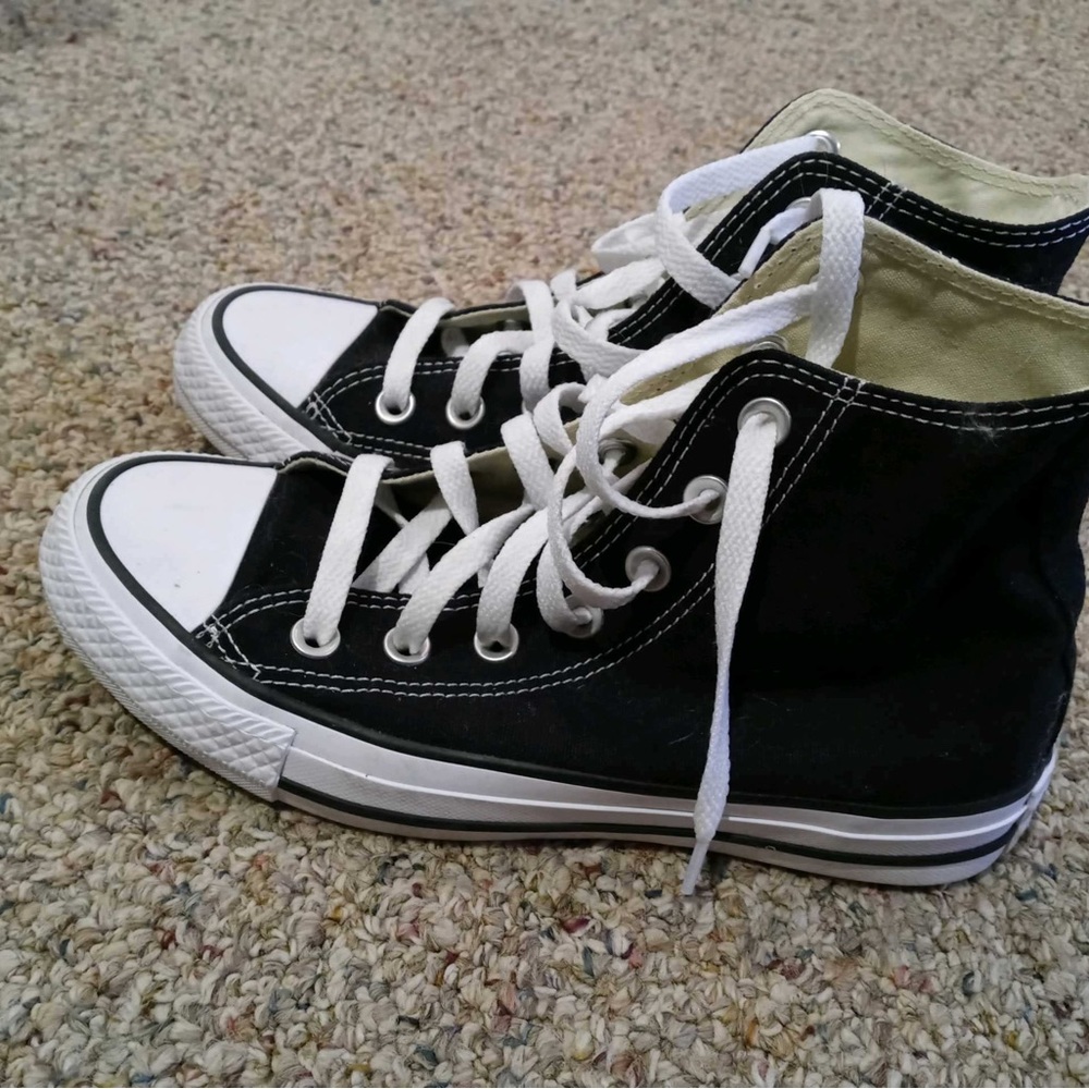 Black high top converse size 6 , worn few times.
